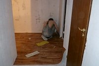 Косметический ремонт комнаты укладка линолеума, установка дверей